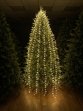 Декор гирлянда ЗАНАВЕС на ель 210 см на зеленом проводе теплый свет 8 функций 672 лампы таймер. Фото в интерьере 0