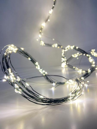 Электрогирлянда "Хвост"  600 теплых LED ламп ,20 нитей,  зеленый провод , 3 м (пульт управления в комплекте). Длина провода от вилки до ламп 3 м