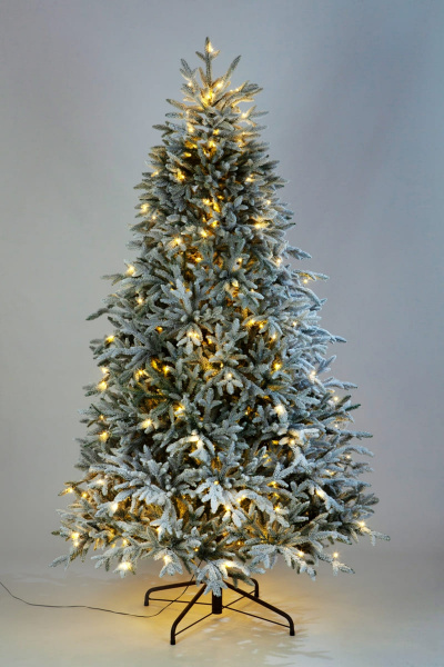 Ель ПЕРСЕЯ в снегу с вплетенной гирляндой 250 см.