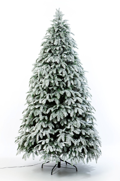 Ель ВЛАСТА заснеженная с вплетенной гирляндой