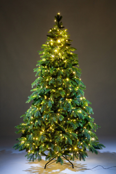 Ель ВЛАСТА зеленая с вплетенной гирляндой