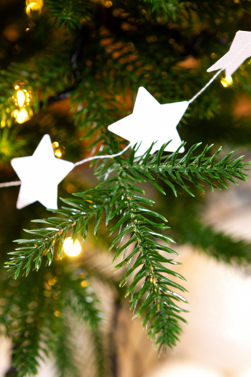 Ель ПЕРСЕЯ с вплетенной гирляндой